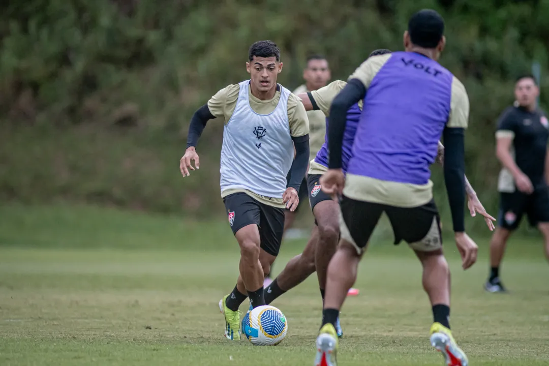 Elenco rubro-negro durante treinamento na Toca do Leão