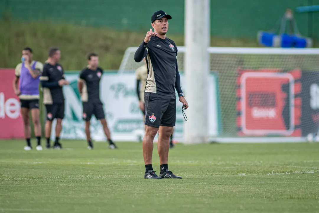 Thiago Carpini, treinador do Vitória