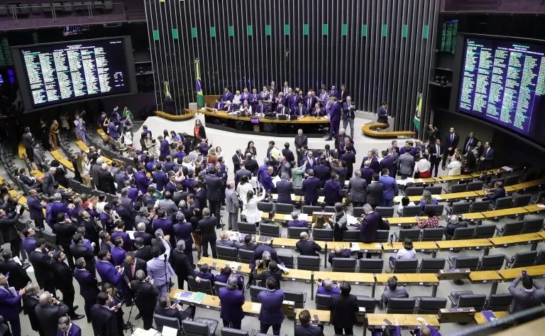 Votação aconteceu nesta quinta-feira no plenário da Câmara