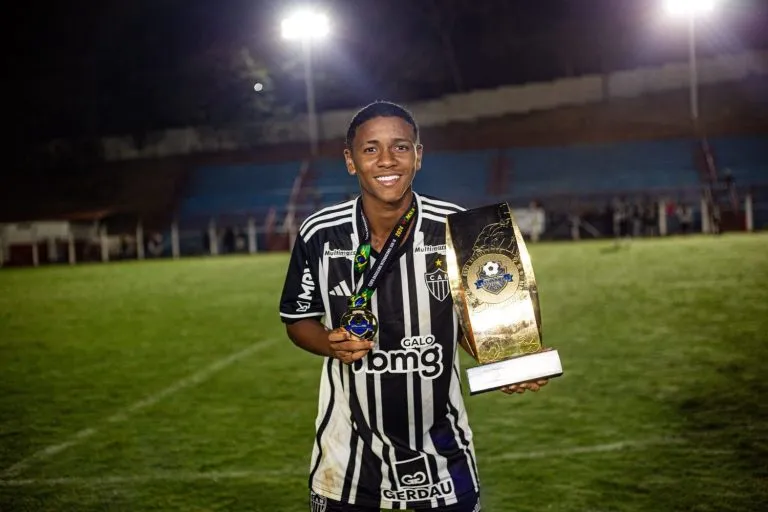 Baiano de Santa Rita de Cássia, o atacante Gabriel Veneno atua no Atlético-MG