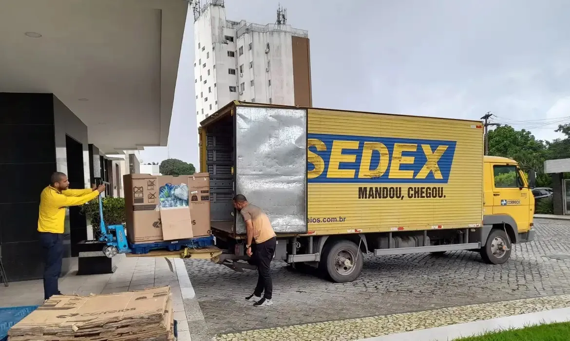 Até quarta-feira, as agência dos Correios tinham recebido cerca de 11 mil toneladas de doações