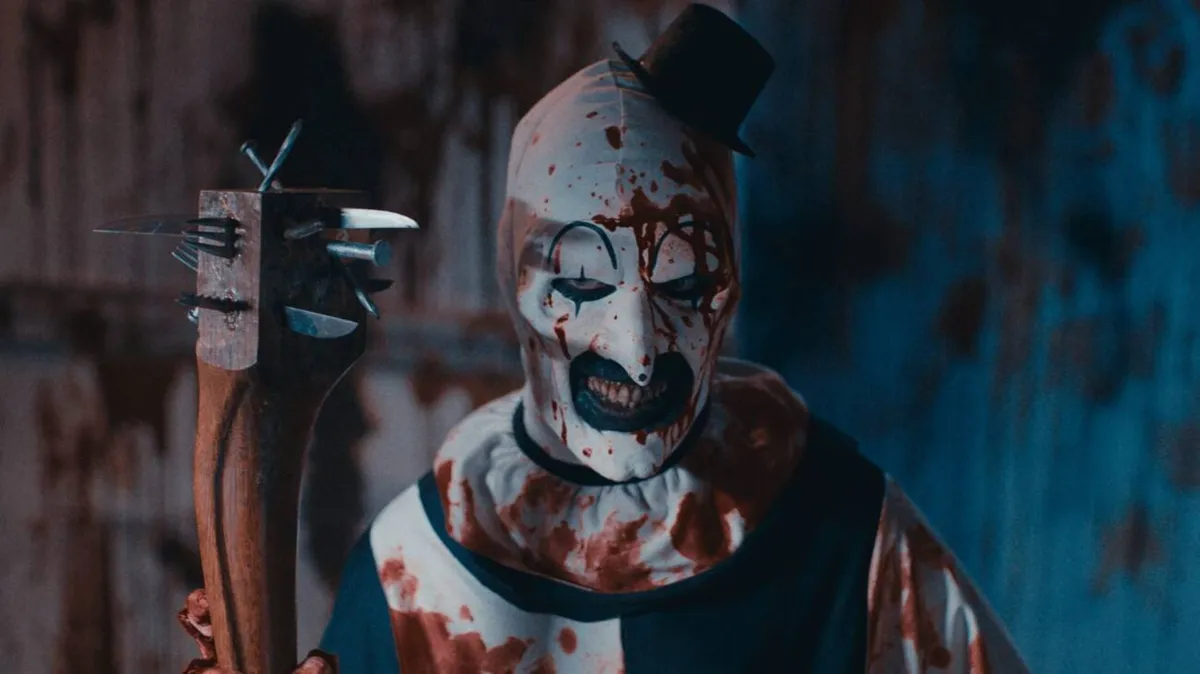 Em “Terrifier 3”, o palhaço assassino Art está pronto para espalhar o caos na véspera de Natal