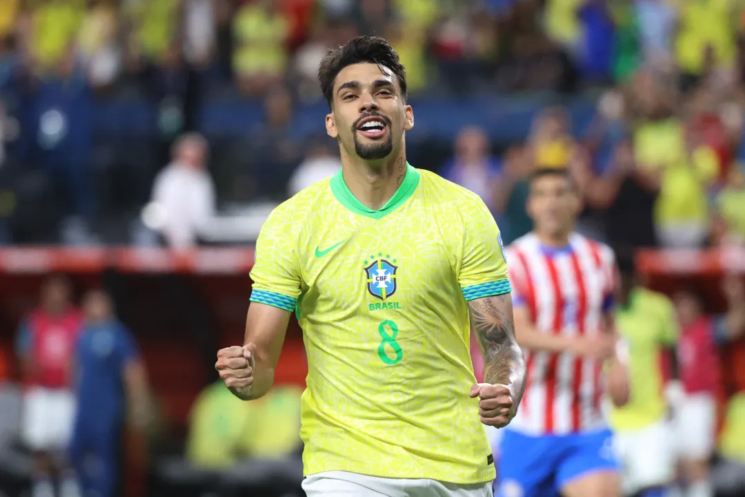 Paquetá comemorando gol com a Seleção Brasileira