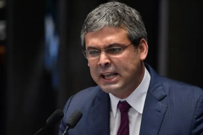 Deputado ironiza projeto de Rubinho Nunes