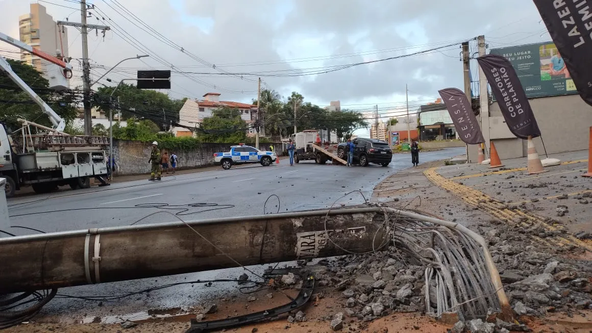 Poste foi recolhido e equipes da Neoenergia Coelba também estiveram no local