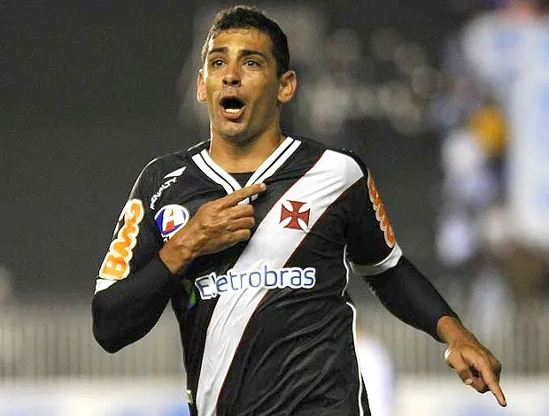 Diego Souza jogando pelo Vasco