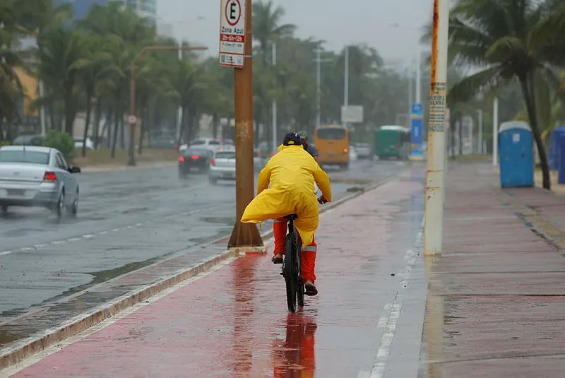 Ciclovia em Piatã em um dia chuvoso (ilustração)