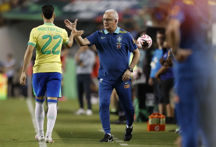 Dorival durante o jogo contra o México