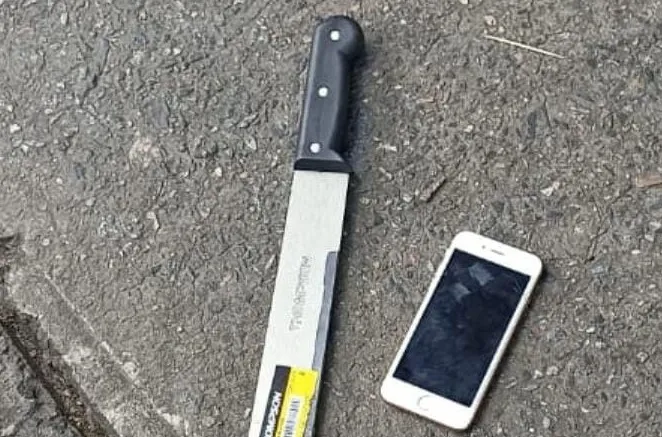 Imagem ilustrativa da imagem Dupla que usava facão para assaltar é capturada no Iguatemi