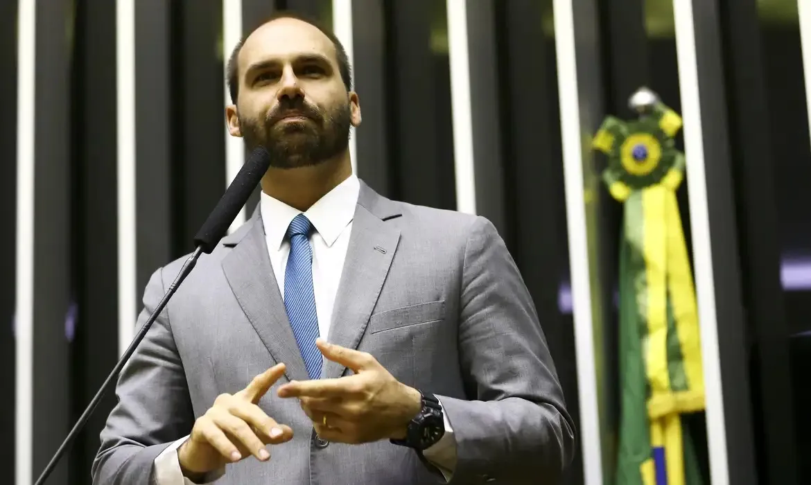 Eduardo Bolsonaro tentou aprovar repúdio contra presidente Lula