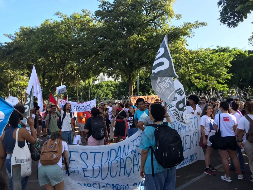 Imagem ilustrativa da imagem Em greve, servidores federais da Educação fazem protesto em Salvador