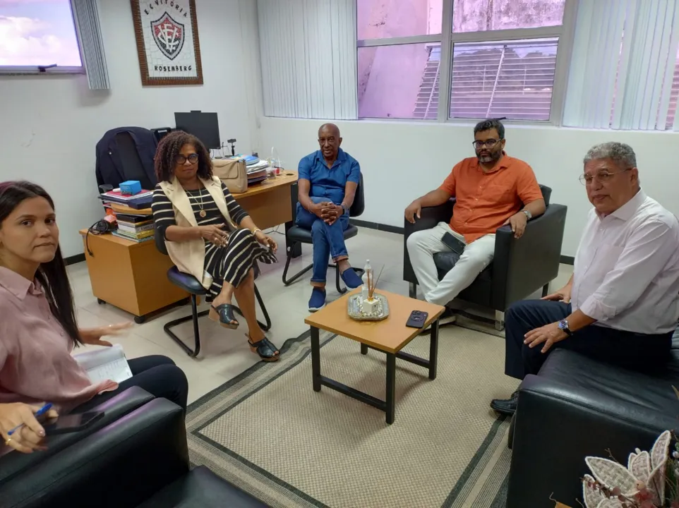 Participaram do encontro servidores da  APLB, Fórum das Associações Docentes das Universidades Estaduais da Bahia (Adufs, Adusc, Aduneb e Adusb) e Sindsaúde