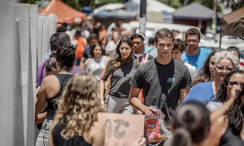 A abertura de um novo prazo para os estudantes gaúchos ocorre em meio às dificuldades enfrentadas pela população do Rio Grande do Sul com os eventos climáticos