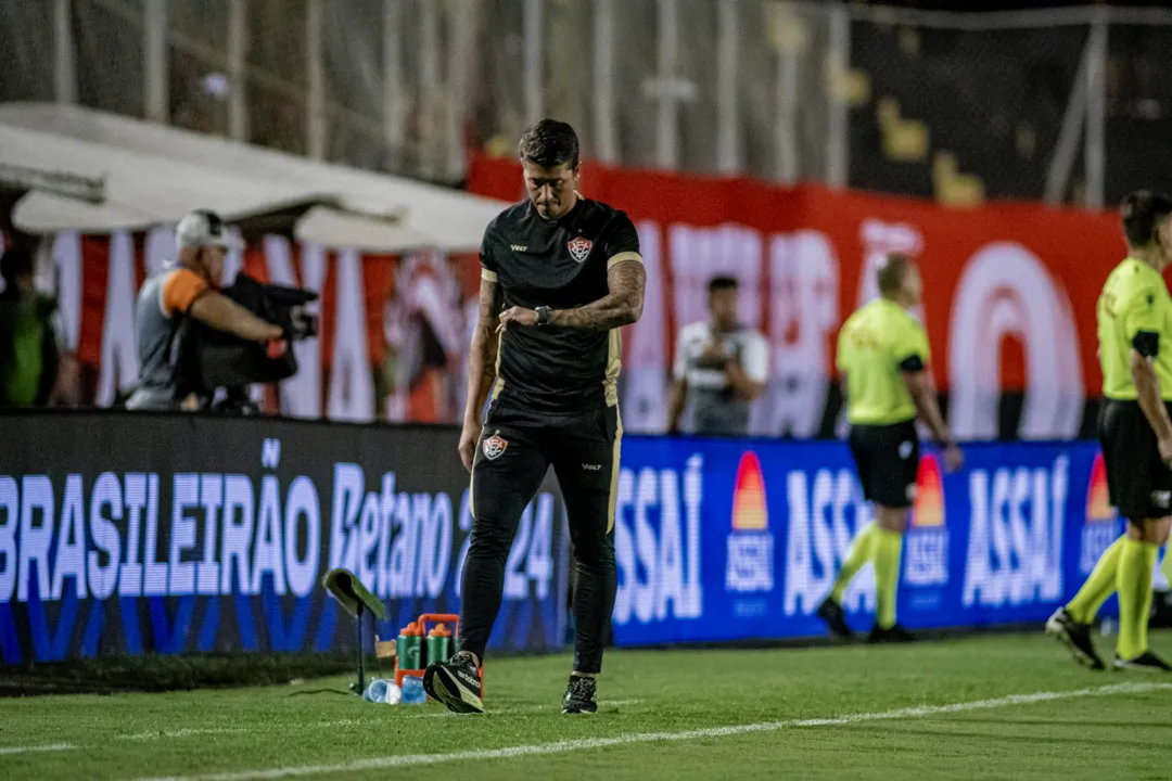 Thiago Carpini, técnico do Vitória