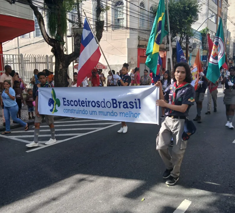Imagem ilustrativa da imagem Escoteiros dão show no desfile do 2 de Julho
