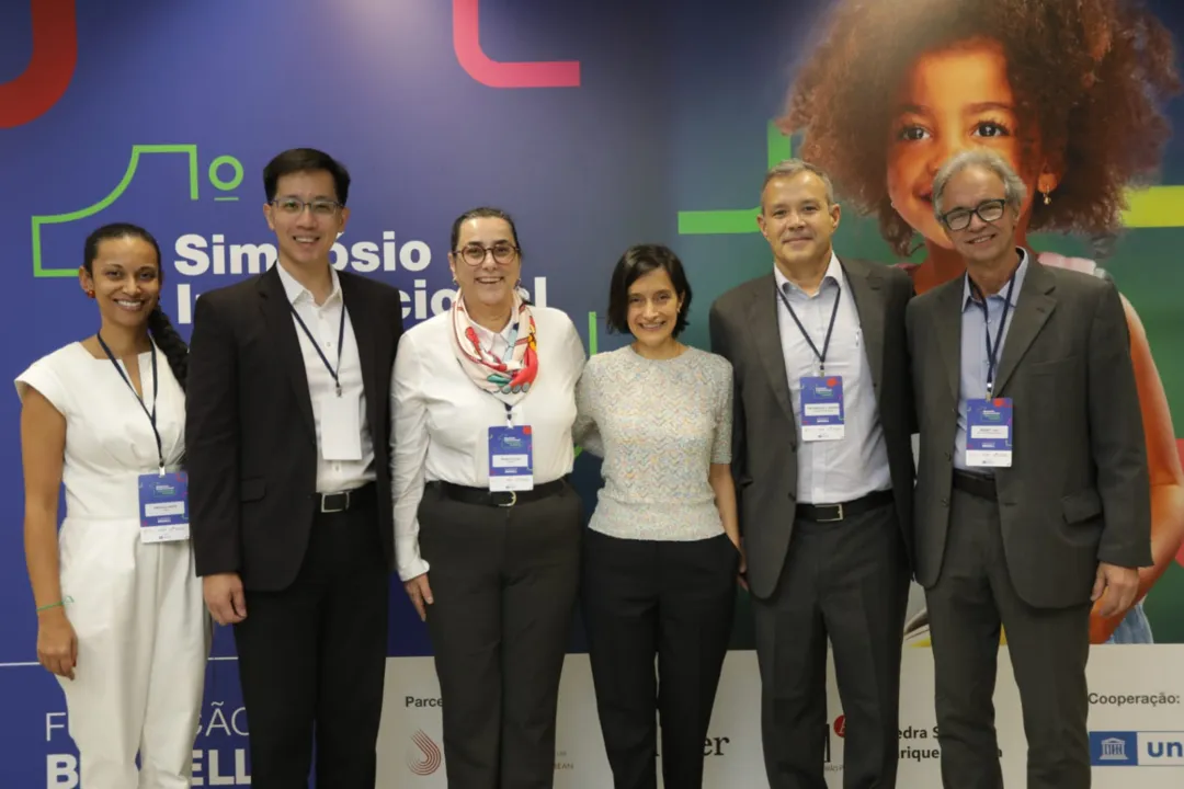 Na foto: Priscila Costa, Benny Lee, Rebeca Otero, Carolina Belalcazar Carnal, Eduardo Queiroz e Mozart Ramos