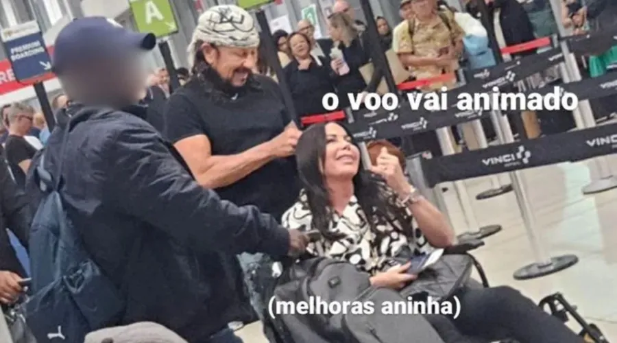 Bell Marques e a esposa no Aeroporto de Salvador