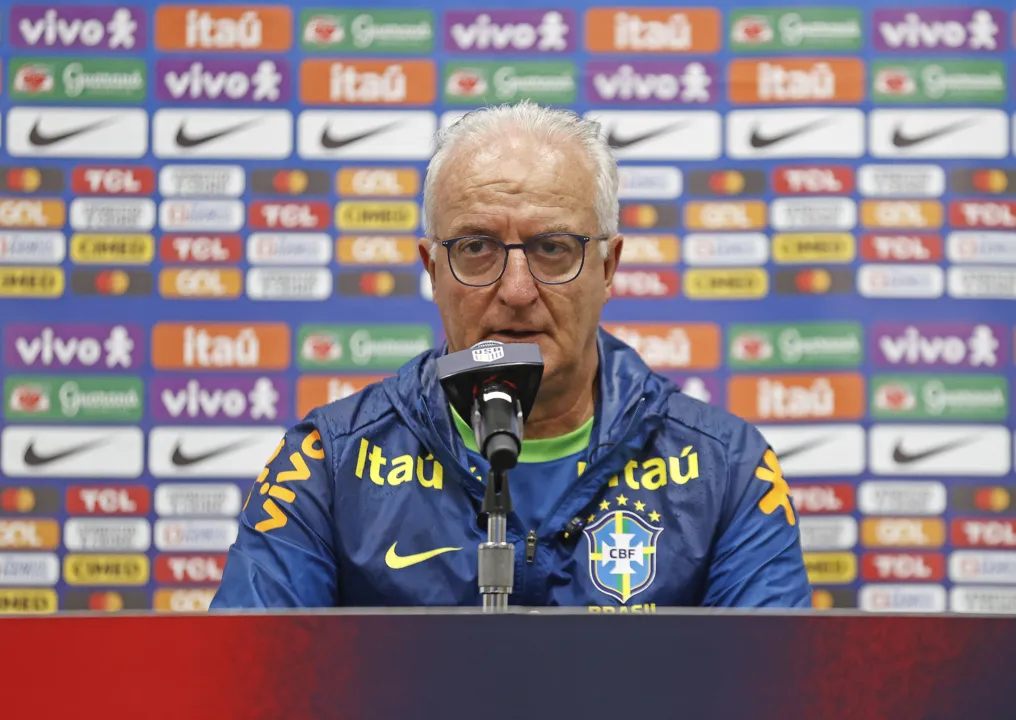 Dorival Jr durante entrevista coletivapós-jogo contra os EUA