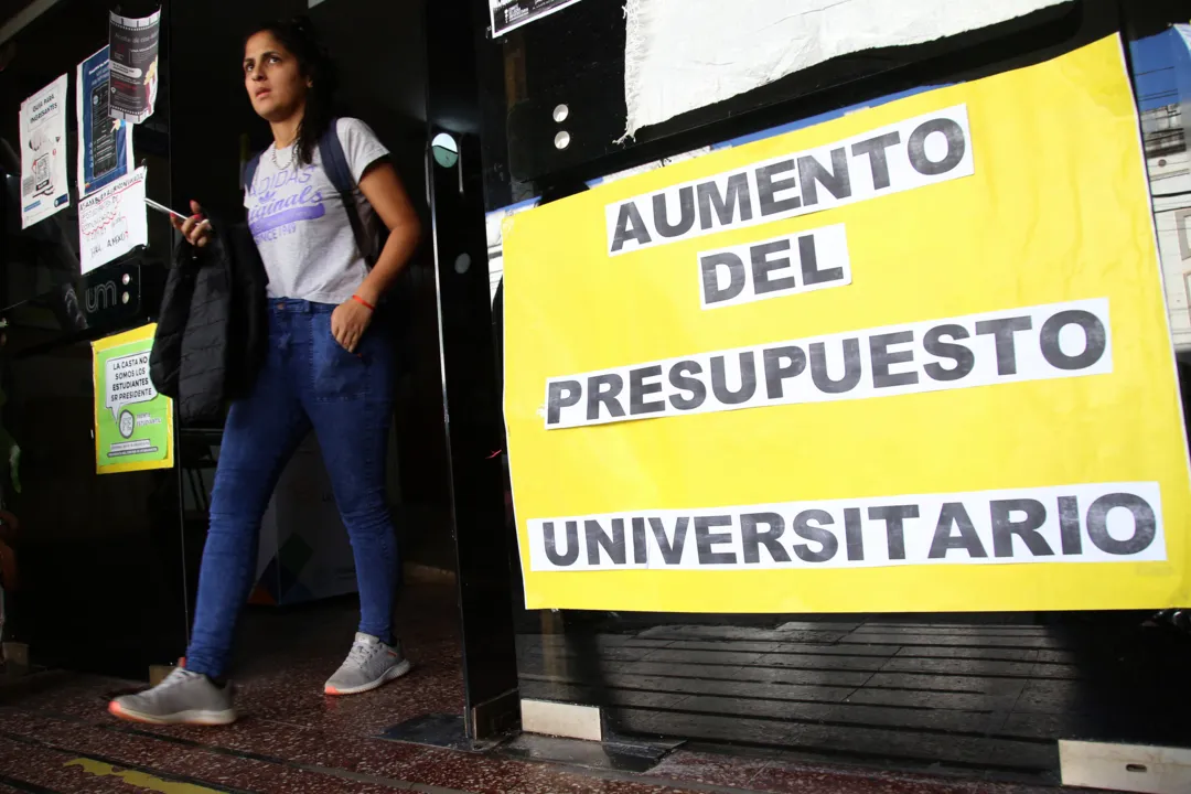 1 milhão de pessoas saíram às ruas em diversas cidades na Argentina contra os cortes nas universidades