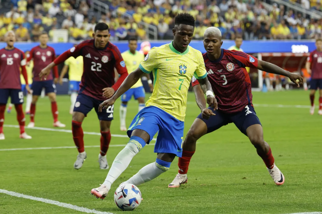 Viní Jr foi substituído durante a partida