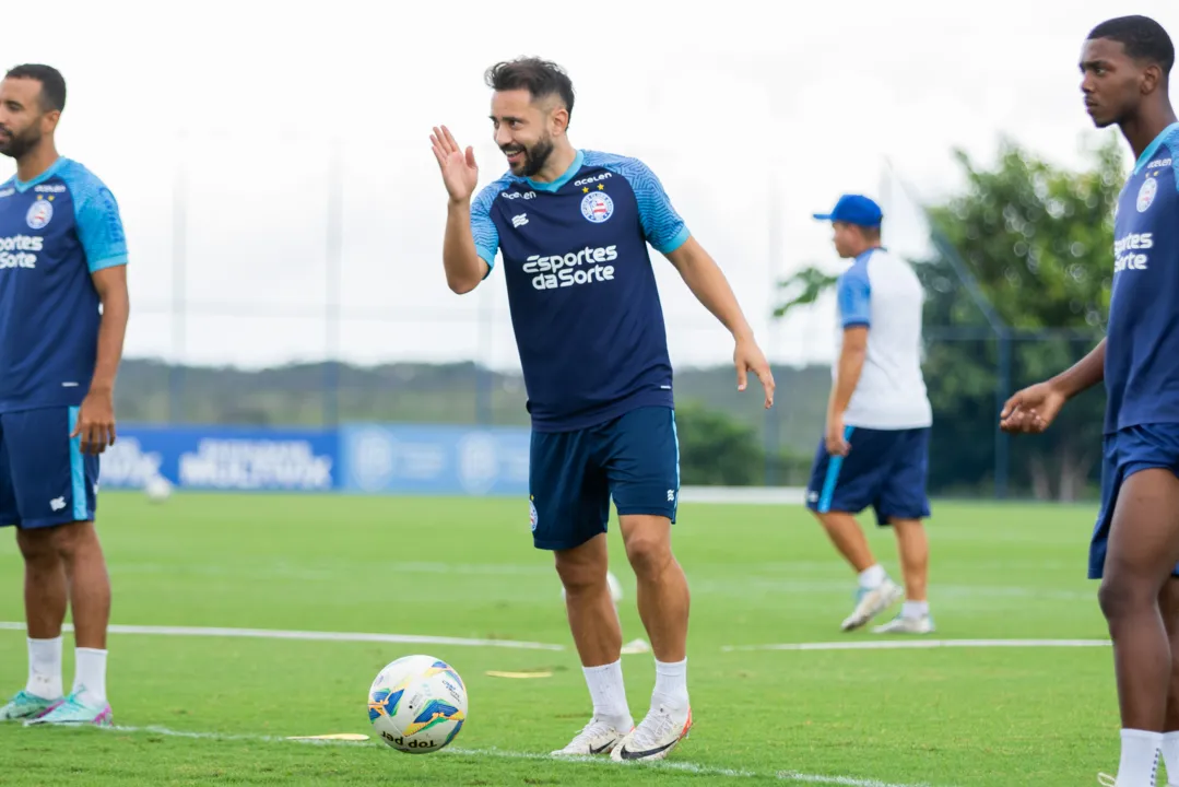 Everton Ribeiro 
é o líder de assistências do Brasilerão, com 3