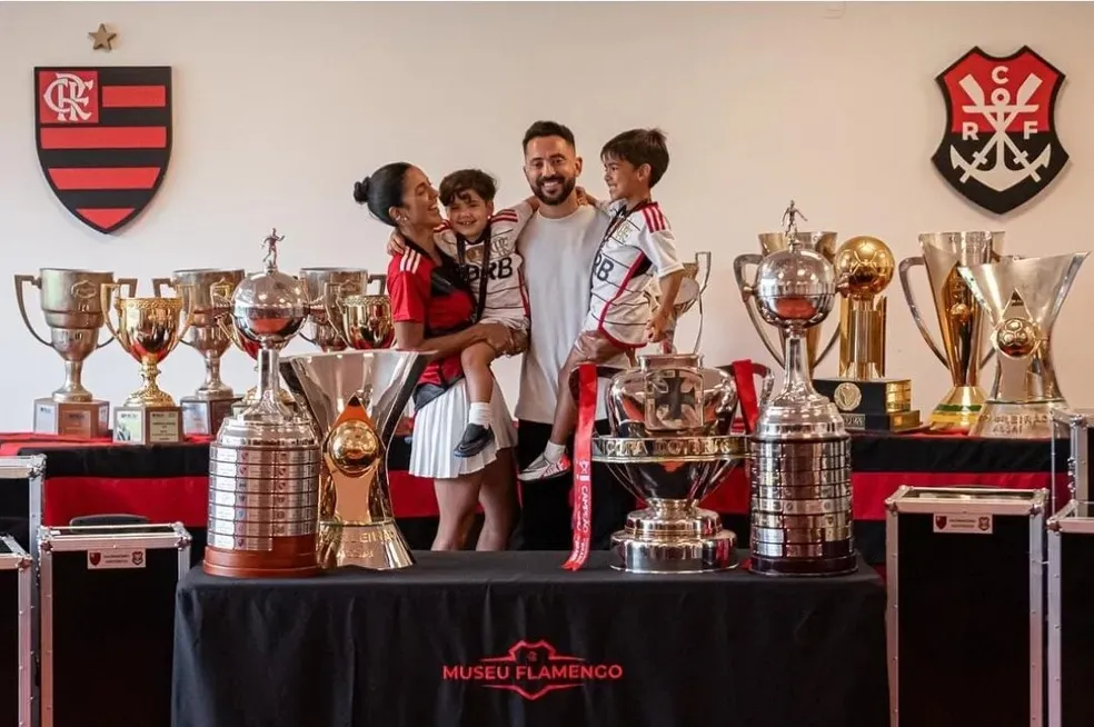 Everton Ribeiro recebeu homenagens do Flamengo no início de 2024