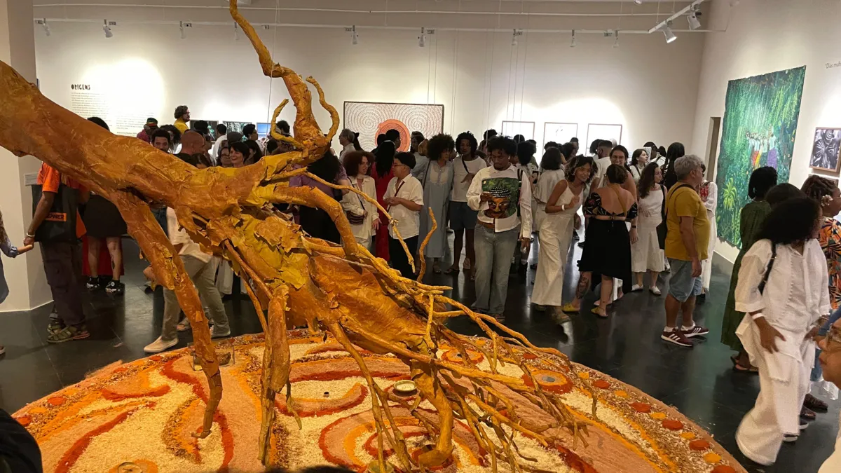 A abertura da exposição "Raízes" aconteceu nesta sexta-feira, 19