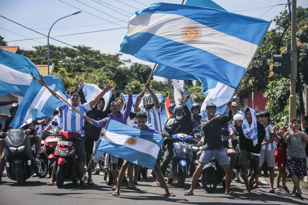 Torcedores da Argentina comemorando