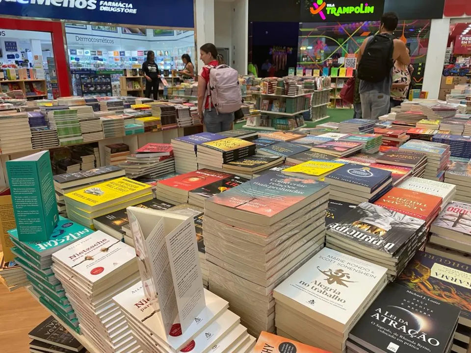 Feira possui uma diversidade de gêneros literários