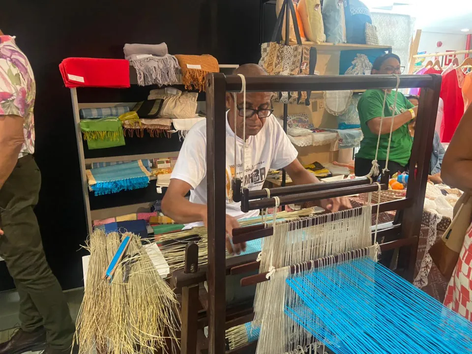 Feira Nacional de Artesanato da Bahia (Fenab), iniciou nesta sexta-feira, 17, e segue até domingo, 19