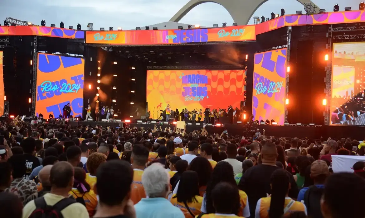 Imagem ilustrativa da imagem Fiéis lotam a Praça da Apoteose para participar da Marcha para Jesus