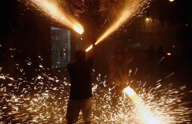 Saiba quais cuidados são necessários ao soltar fogos de artifício