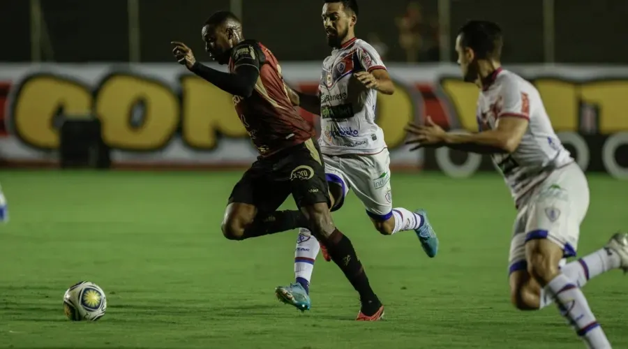 Dudu durante jogo contra o Itabaiana