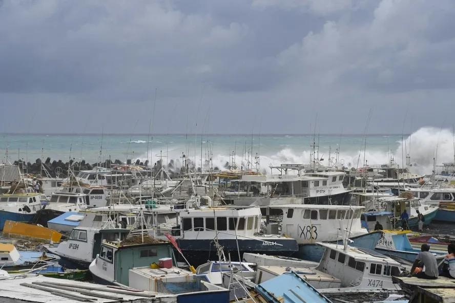 Dezenas de embarcações danificadas em Barbados