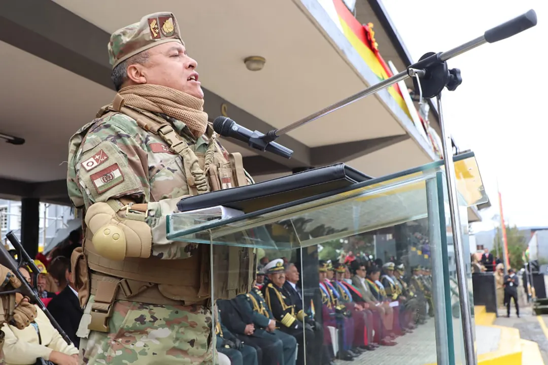 Todos os setores políticos criticaram Zúñiga, argumentando que os militares não deliberam