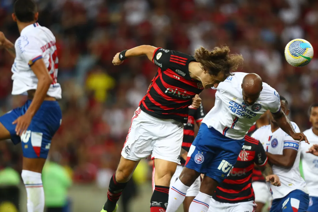 David Luiz marcou de cabeça no fim e garantiu vitória do Flamengo contra o Bahia