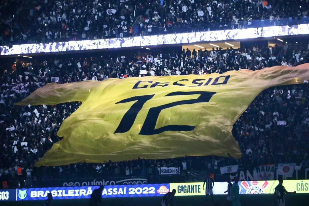 Torcida do Corinthians homenageia Cássio