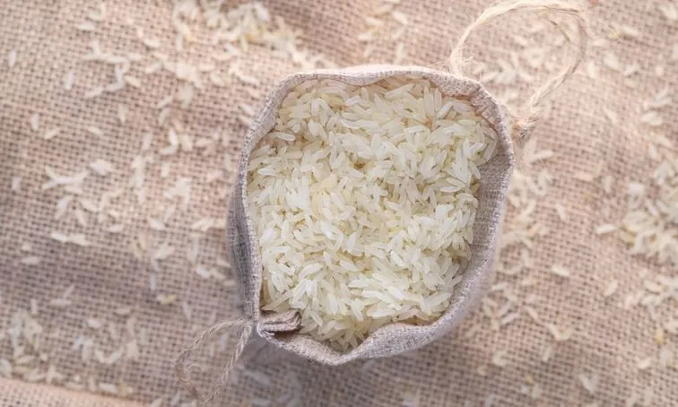 O arroz importado será destinado à venda para pequenos varejistas