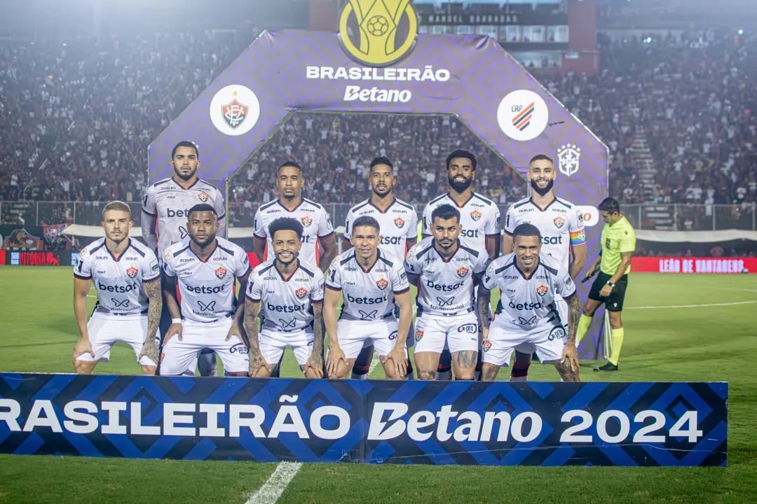 Titulares do Vitória contra o Athletico-PR