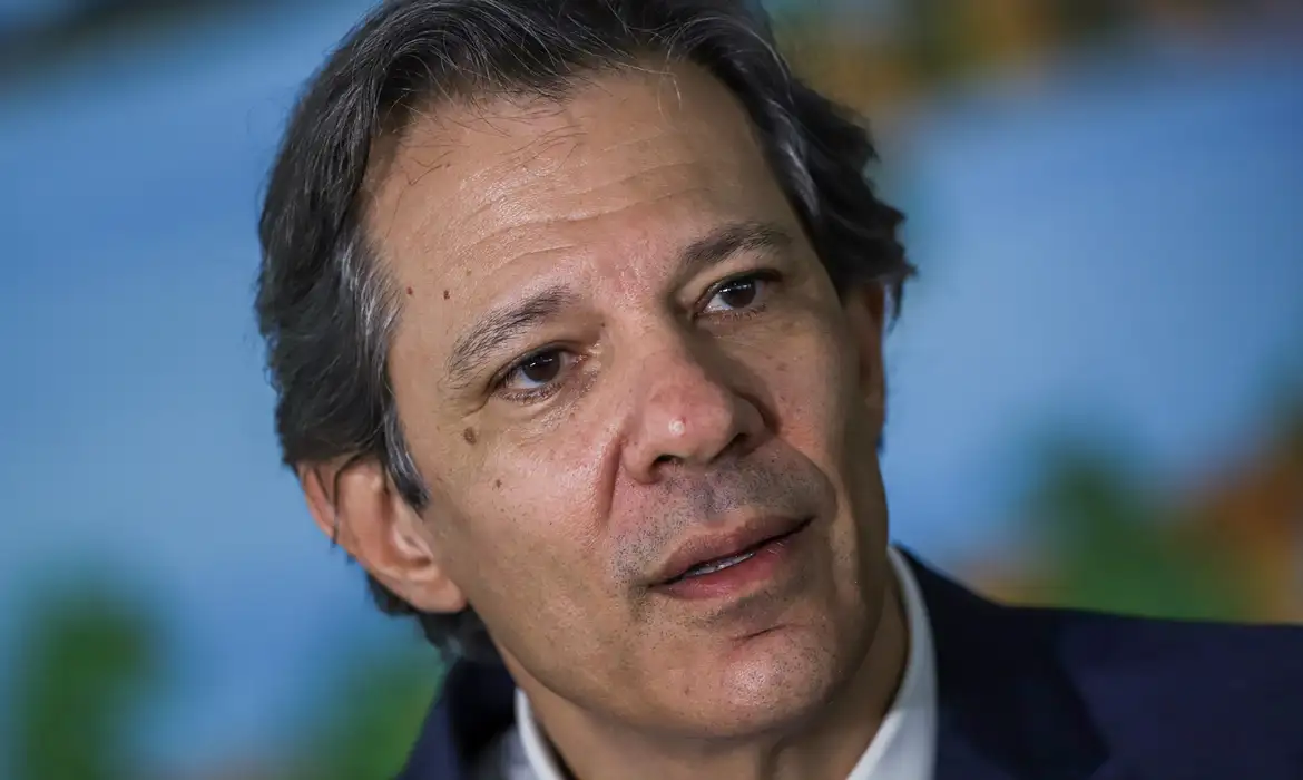 Haddad disse que o documento enfatiza a pausa nos cortes, para uma tomada de decisões com base em novos dados da economia