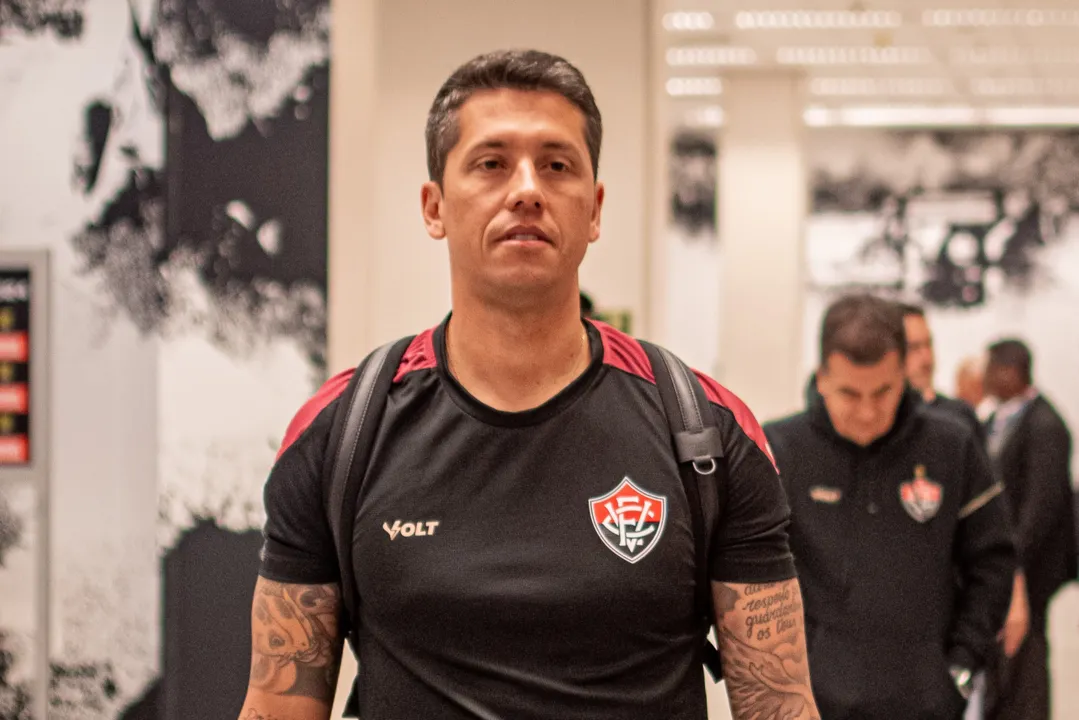 Thiago Carpini, técnico do Vitória