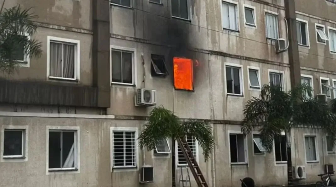 Apartamento ficou completamente destruído