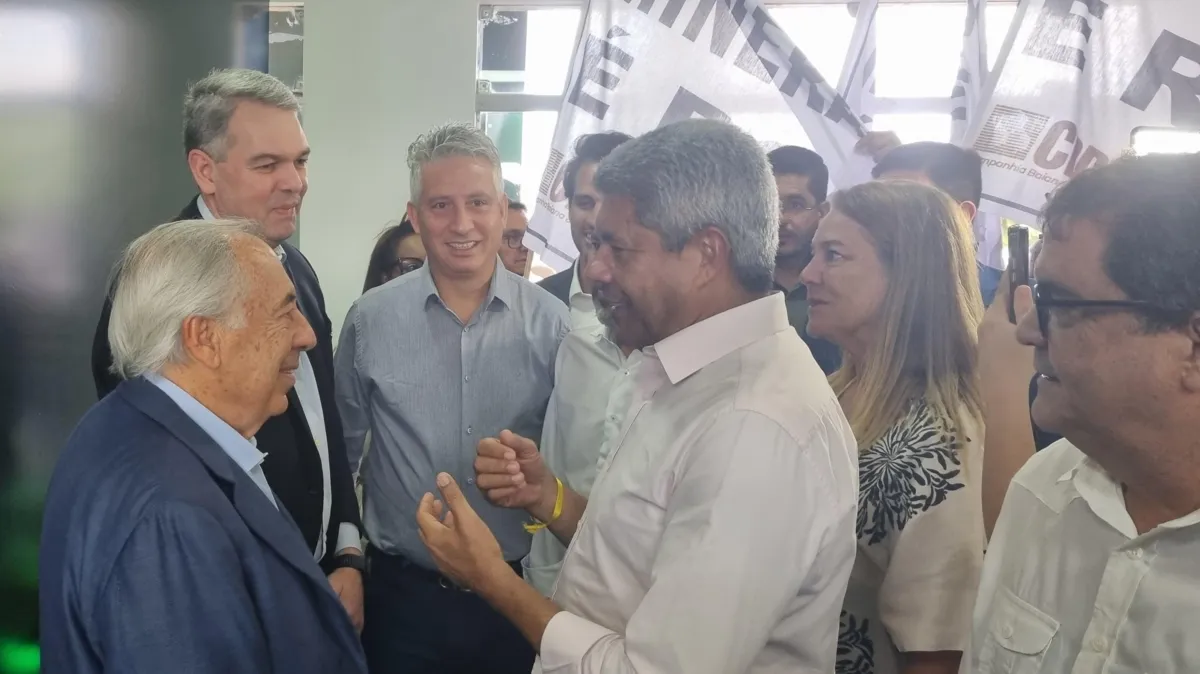 Carballal e Jerônimo conversam com os diretores da Galvani Fertilizantes em Irecê