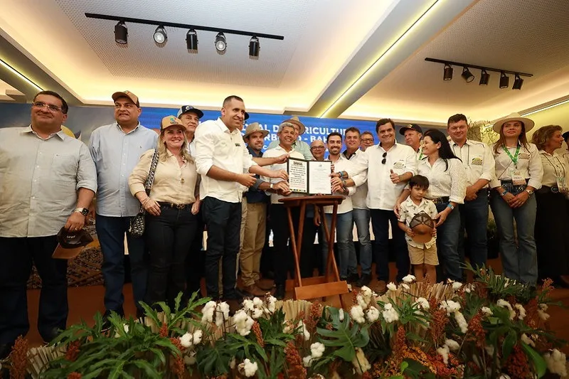 Jerônimo Rodrigues (PT) durante visita a 18ª edição da Bahia Farm Show