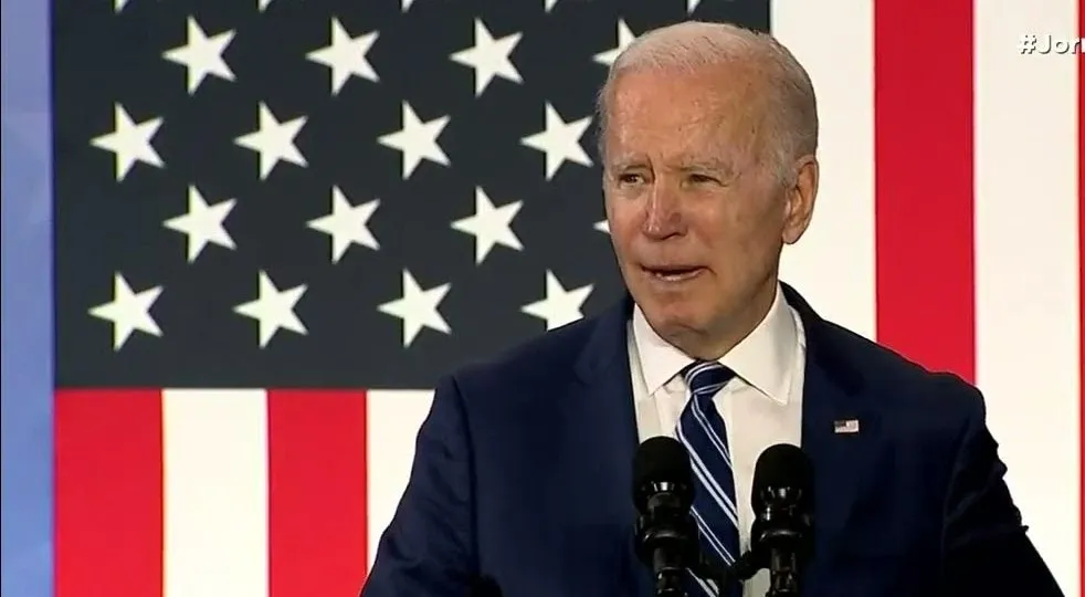 Joe Biden travou em determinados momentos do debate
