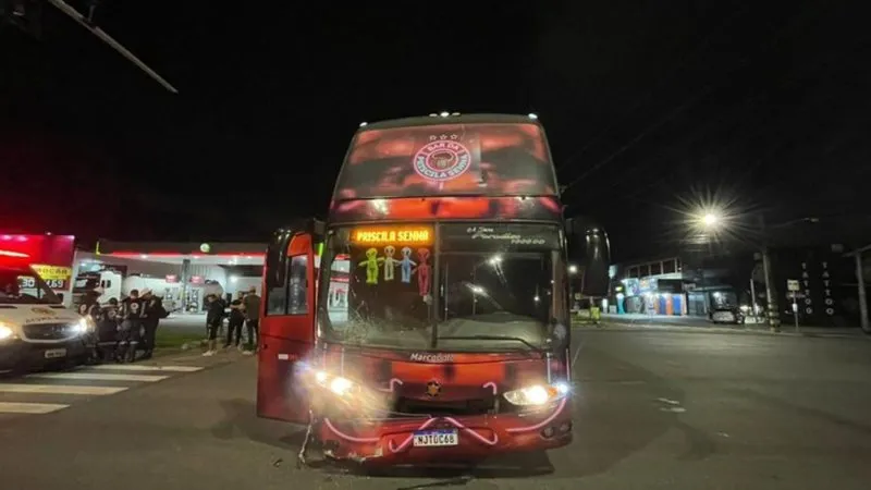 Ônibus da cantora Priscila Senna