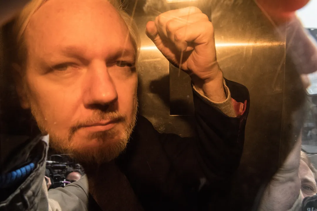 Assange passou 5 anos preso no Reino Unido