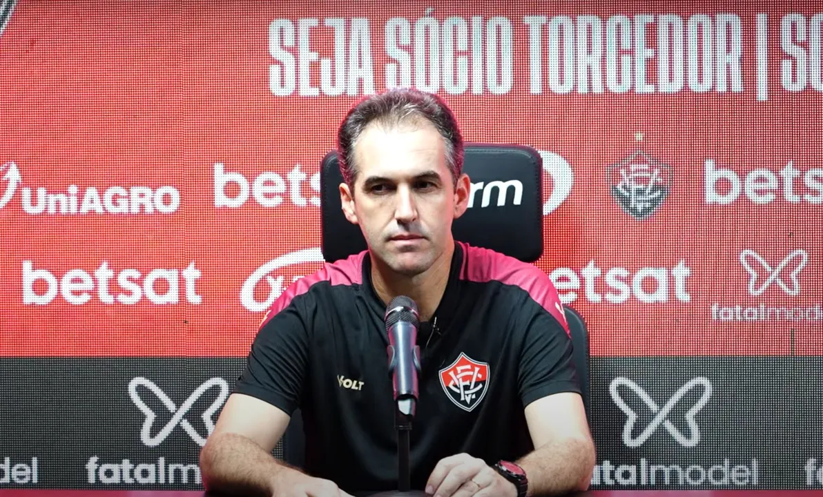 Léo Condé durante coletiva