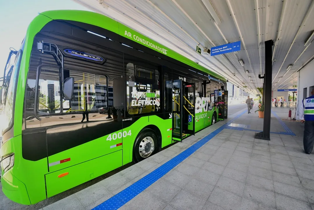 B4 atende o trecho 2 do BRT, entre as estações da Lapa e Pituba