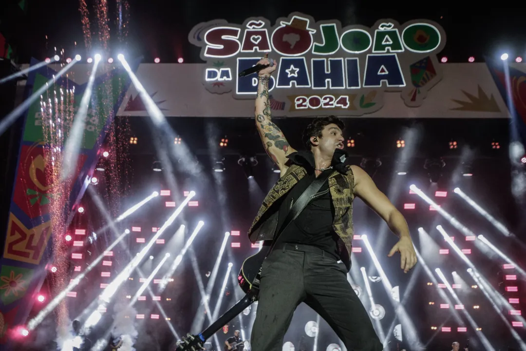 Luan Santana no palco principal do Parque de Exposições, em Salvador